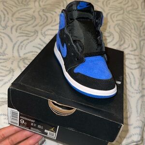 Size 9 us/ Jordan 1 for toddler